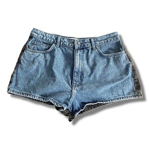 Two toned denim short shorts
